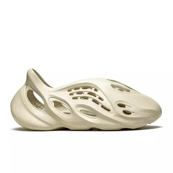 Жіночі кросівки Yeezy Foam RNNR Sand - EUR фото 1 — інтернет-магазин Tapok